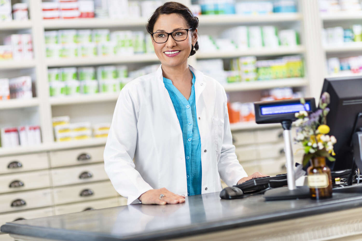 Freundliche Apothekerin am HV-Tisch